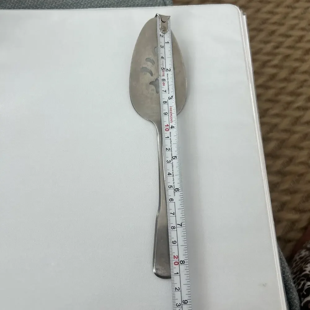 Oneida Deluxe INDEPENDENCE Pierced PIE SERVER 8 1/2